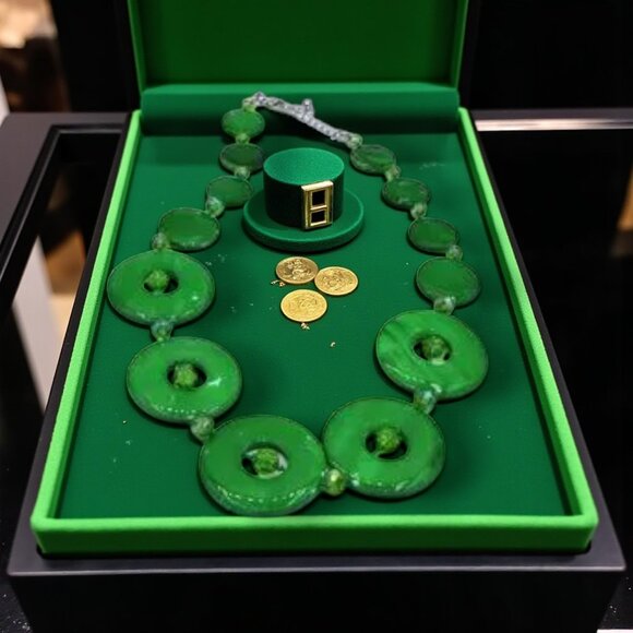 Vintage Emerald Green Glass & Aurora Borealis Statement Necklace - Picture 2 of 8